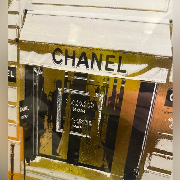 Beautiful Oliver Gal 31 Rue Cambon Framed 11” x 14” Framed Floating Art - Picture 16 of 16